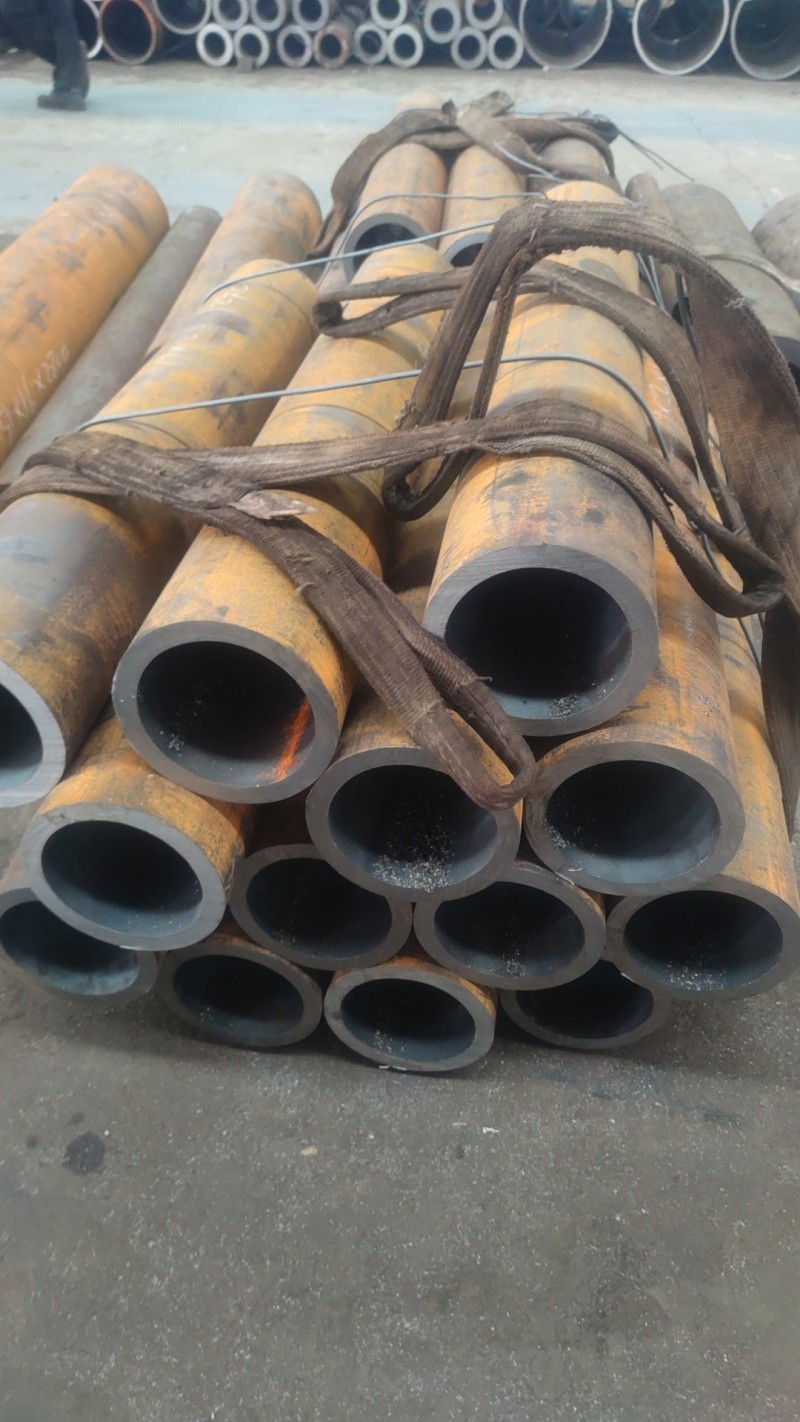 海拉尔海拉尔海拉尔15CrMoG无缝钢管切割